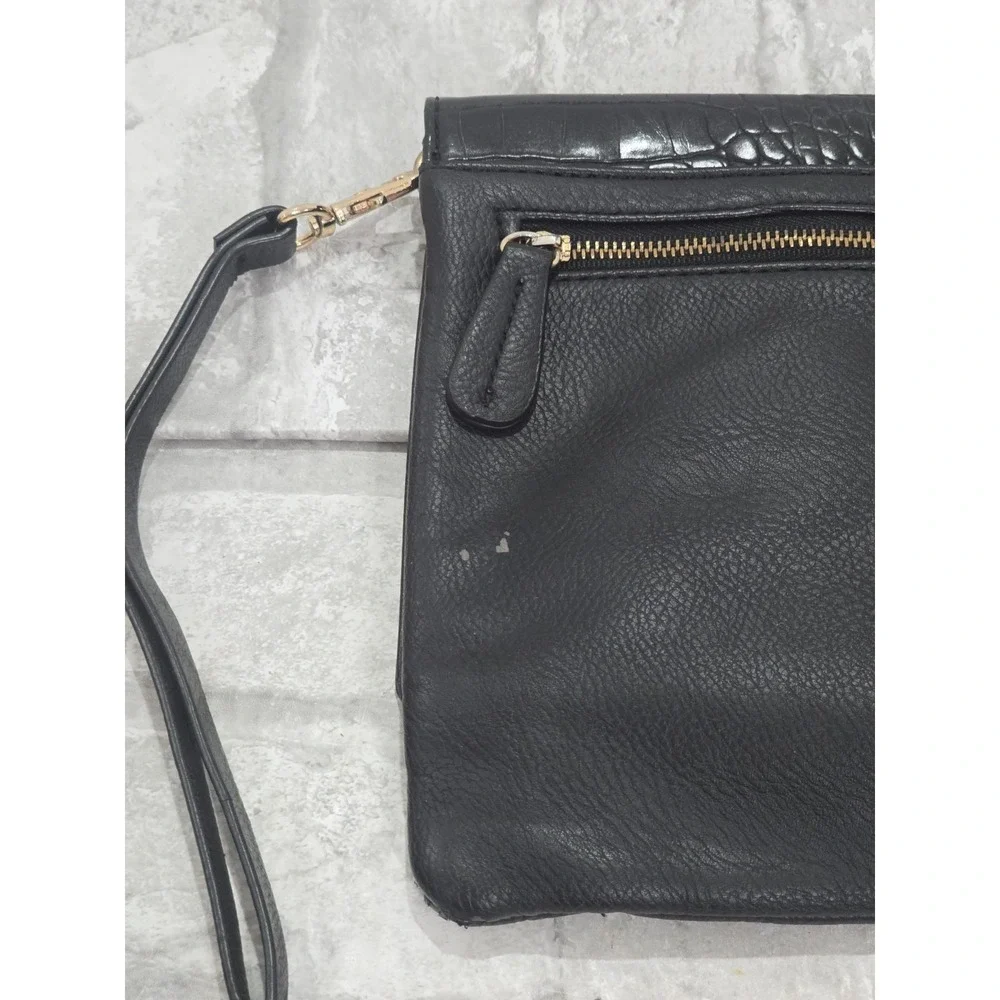 ALDO Black Croc-Embossed Clutch Wristlet Strap Handle Metal Gold Accent 10